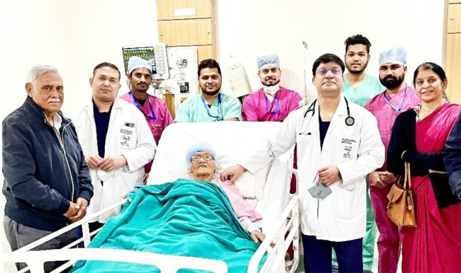  उदयपुर के अस्पताल में लगाया 101 वर्षीय बुजुर्ग महिला को पेसमेकर