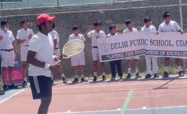  उदयपुर के दर्शन सिंघवी ने 15 घंटो तक लगातार टेनिस खेल रिकॉर्ड बनाने का दावा पेश किया