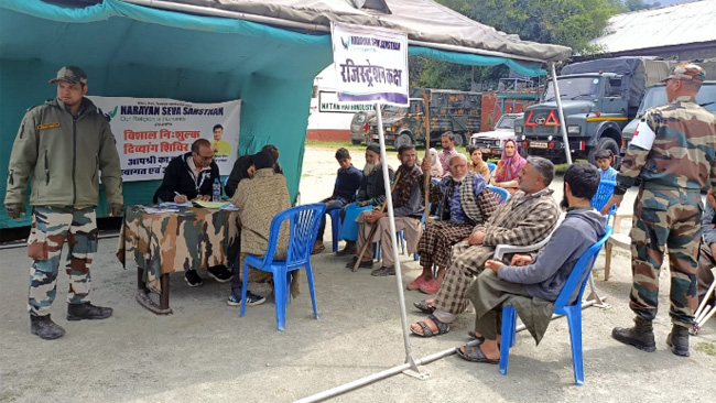  कश्मीर में भारतीय सेना के साथ नारायण सेवा का शिविर