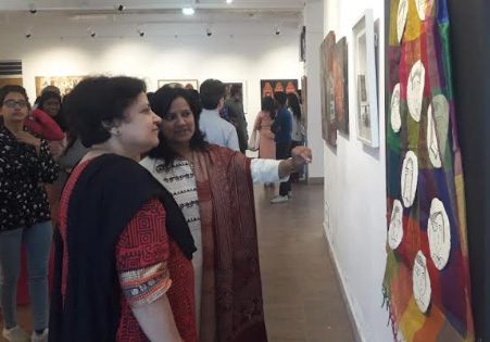  उदयपुर की महिला कलाकारों के चित्रों की प्रदर्शनी “अस्मि” शुरू
