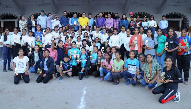  उदयपुर के महिला खेल महोत्सव में उमड़ी छात्राएं, आधी दुनिया में दिखा पूरा उत्साह