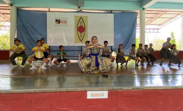  द स्टडी स्कूल में स्पिक मैके संस्थान द्वारा रंगारंग नृत्य प्रस्तुति 