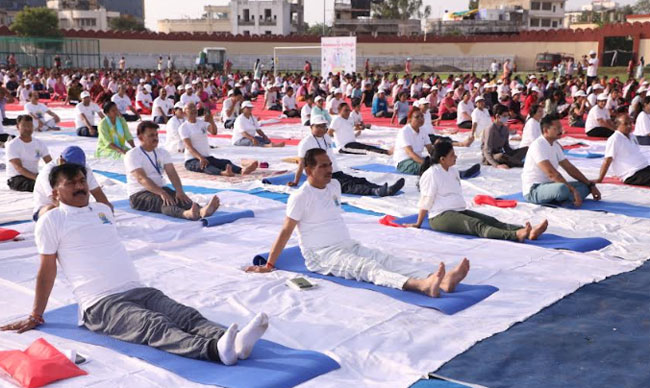  गांधी ग्राउण्ड में 8 हजार से अधिक लोगो ने योगाभ्यास कर मनाया योग महोत्सव