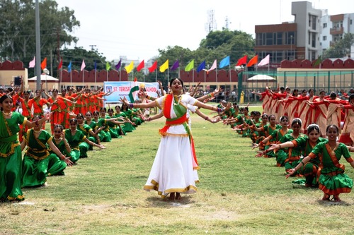  उदयपुर में धूमधाम से मनाया स्वतंत्रता दिवस, देशभक्ति के गीतों पर हुई प्रस्तुति