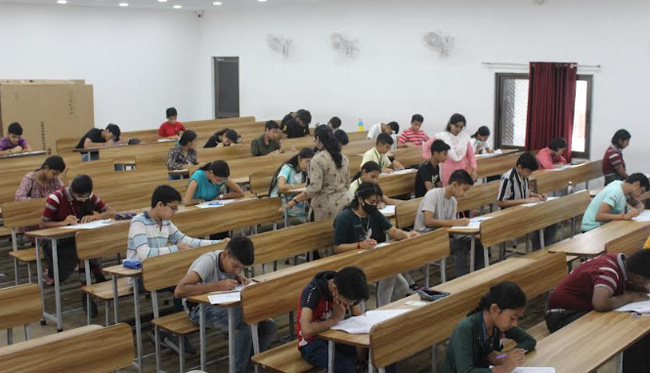 रेडिएंट एकेडमी के ’’मेट – ए – थाॅन’’ परीक्षा में 1236 विद्यार्थियों ने लिया भाग