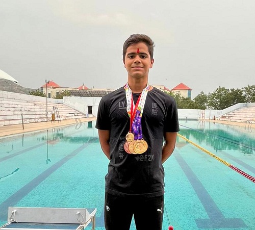  उदयपुर के स्टार स्वीमर युग ने दुसरेे दिन फिर जमाया स्वर्ण पदक पर कब्जा