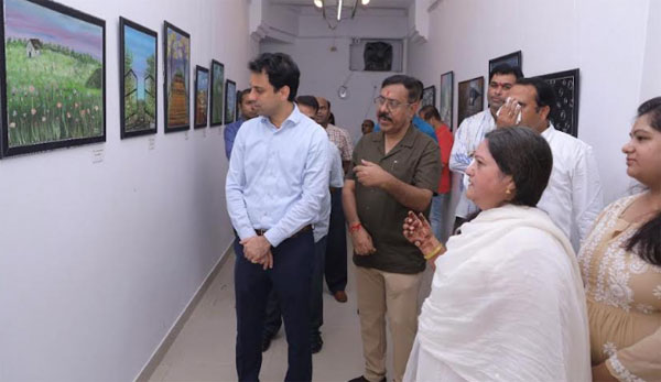  कलेक्टर पोसवाल और खान निदेशक नायक ने किया कला प्रदर्शनी का  शुभारंभ