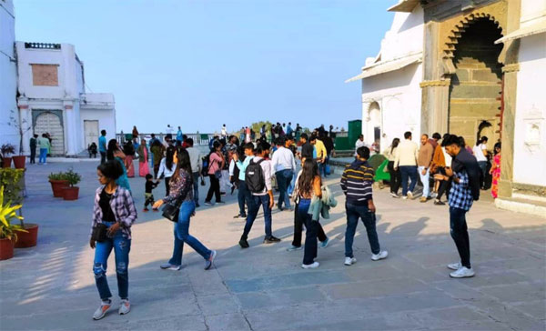  ढलते दिसंबर में पर्यटकों से गुलजार लेकसिटी, पिछले 4 दिनों में 21 हजार से अधिक पर्यटक पहुंचे सज्जनगढ़