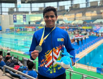  उदयपुर के युग ने इंटरनेशनल तैराकी में जीता रजत पदक