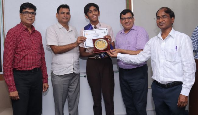 राज्य स्तरीय विज्ञान सेमिनार का पाहेर विश्वविद्यालय में आयोजन, छात्रों ने क्वांटम युग की संभावनाओं और चुनौतियों पर किया गहन विमर्श