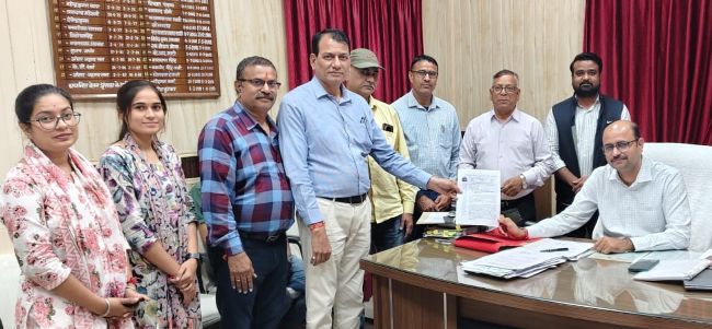 उदयपुर को मकान किराया भत्ता श्रेणी ‘जेड’ से ‘वाय’ में शामिल करने की मांगकर्मचारियों ने मुख्यमंत्री के नाम सौंपा ज्ञापन