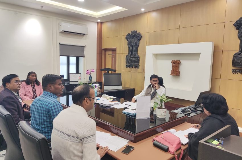  राजस्व संग्रहण लक्ष्य को लेकर समीक्षा बैठक, जिला कलक्टर ने दिए निर्देश
