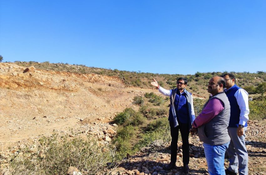 अरावली में अवैध अतिक्रमण व निर्माण पर सख्ती, जिला कलेक्टर मेहता ने कैलाशपुरी में यूडीए अधिकारियों संग किया मुआयना
